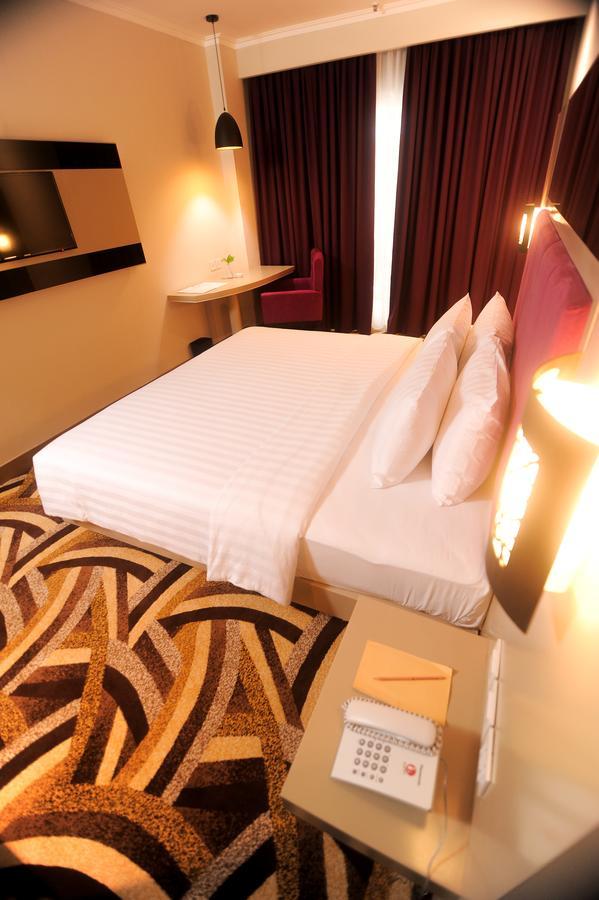 S-One Hotel Palembang Palimbão Exterior foto