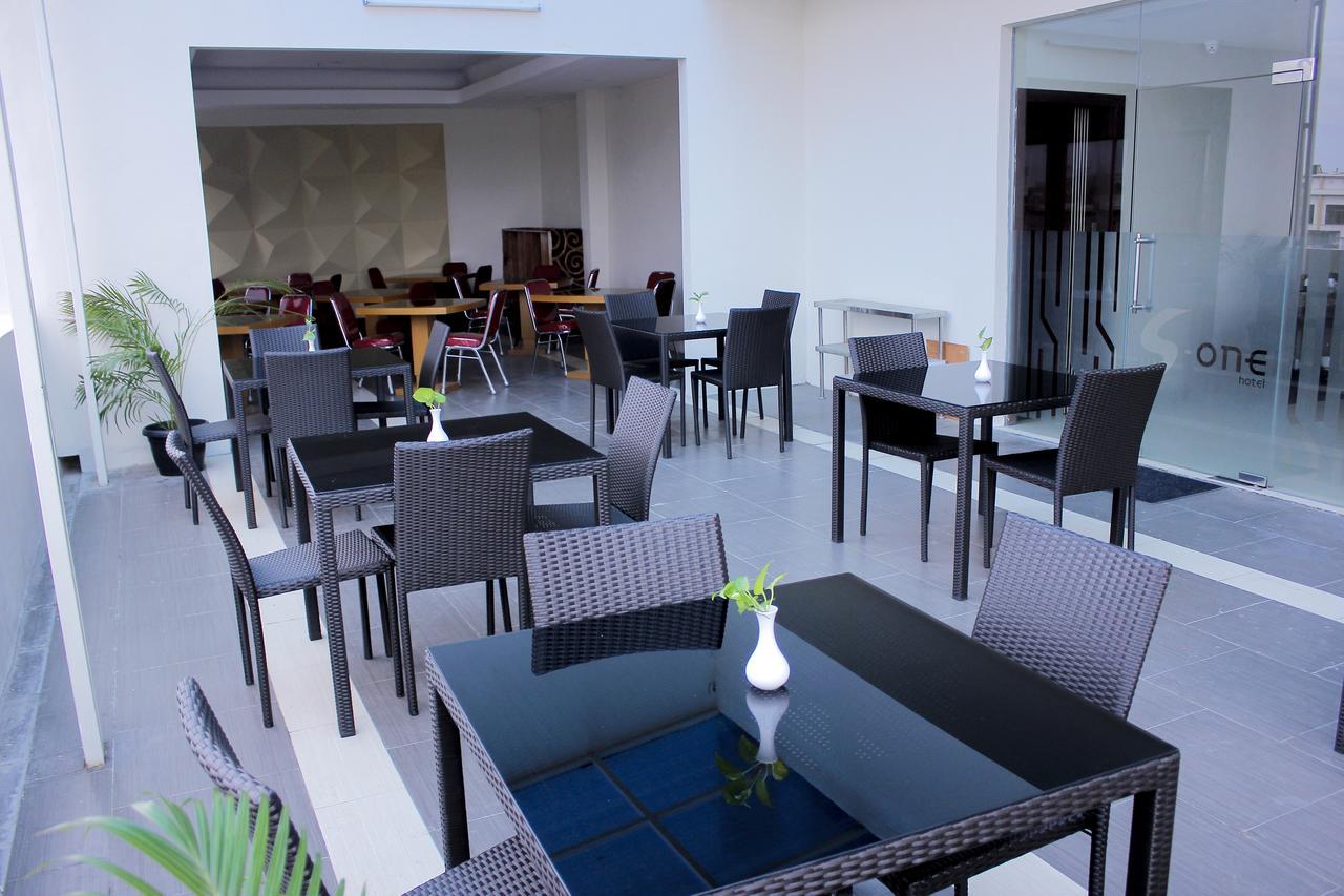 S-One Hotel Palembang Palimbão Exterior foto