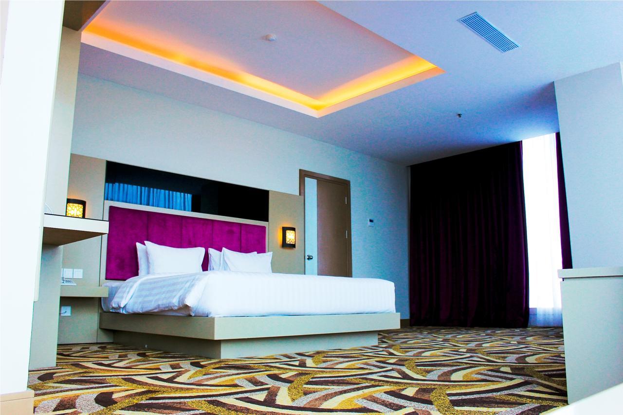 S-One Hotel Palembang Palimbão Exterior foto